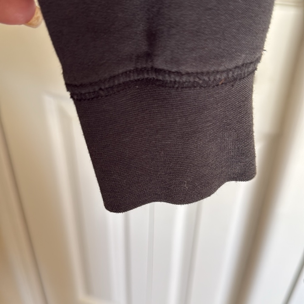 EUC BLACK SWEATSHIRT SIZE MEDIUM - Picture 2 of 3